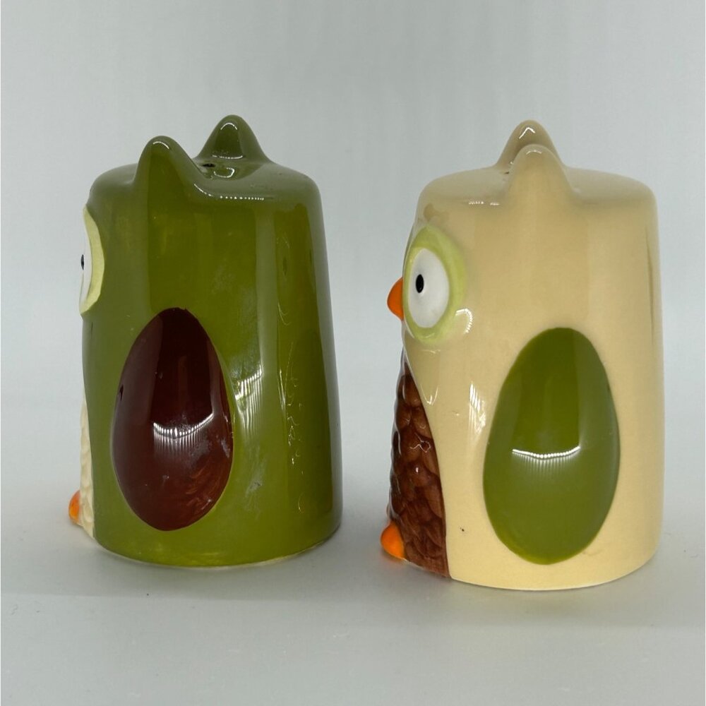Vintage Owl Salt & Pepper Shakers 1970s-1980s Ceramic Kitschy Olive Green Beige - Picture 2 of 6
